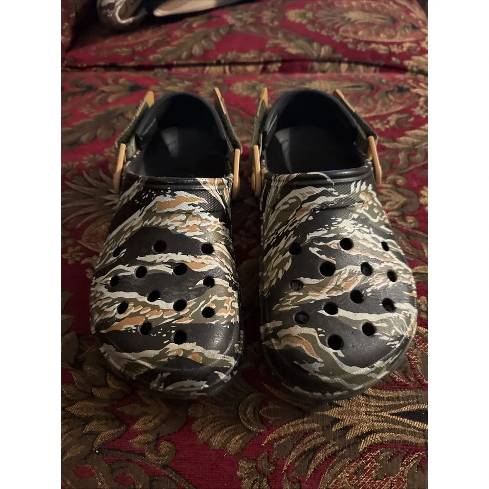 Crocs Classic Camouflage Clog Sandals Green Tan Black Unisex Teen Size M4 F6
